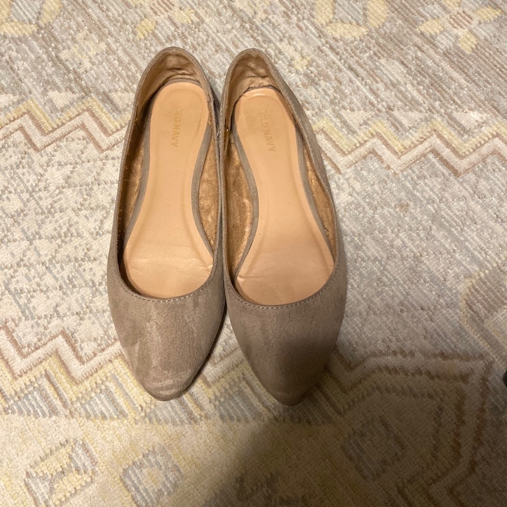OLD NAVY SUEDE POINTED TOE WOMEN FLAT SHOES SIZE 8 HAVE FLAWS